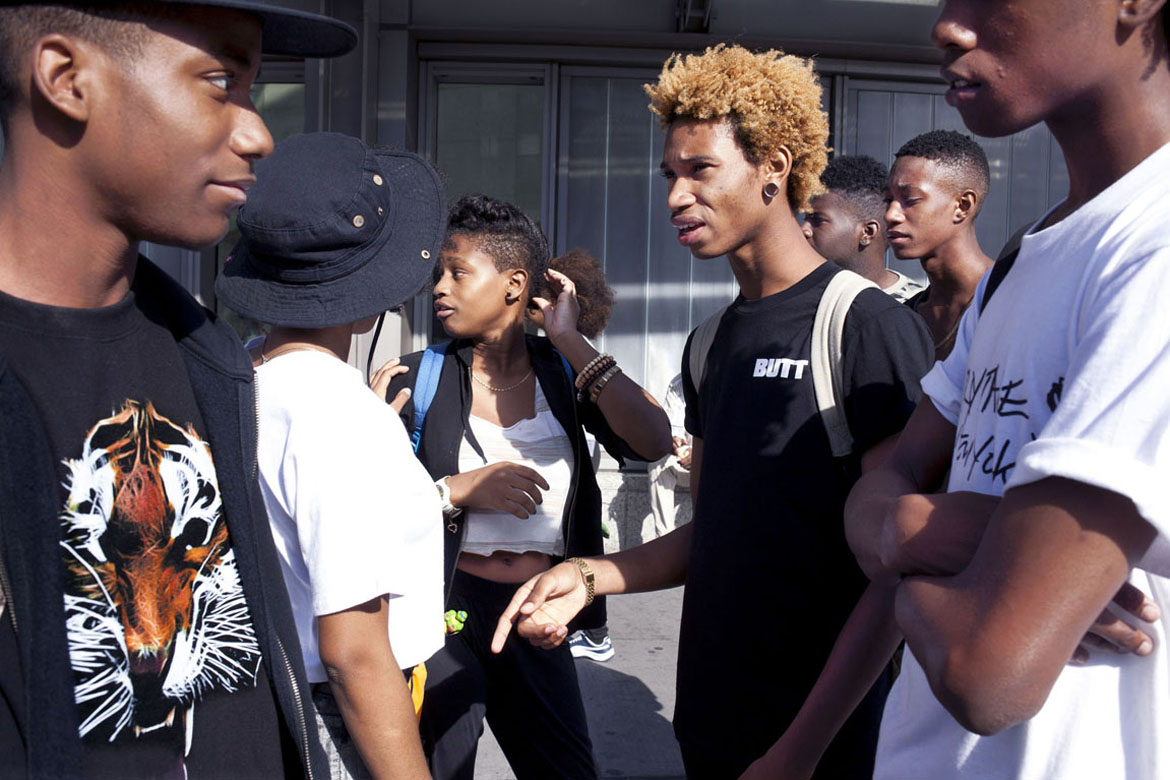 VS, New York, 13 september 2013
Jongeren in Brooklyn, New York.
Door Youngworks 'below the line' te gebruiken t/m 2023 (niet door klanten of andere partijen)
Naamsvermelding verplicht, plus de toevoeging:
Deze illustratieve foto komt uit de langlopende serie over jongeren (of: uit het archief) van Martijn van de Griendt. De jongeren op de foto hebben geen enkel verband met dit verhaal/blog/onderzoek. © Martijn van de Griendt

foto/copyright: Martijn van de Griendt