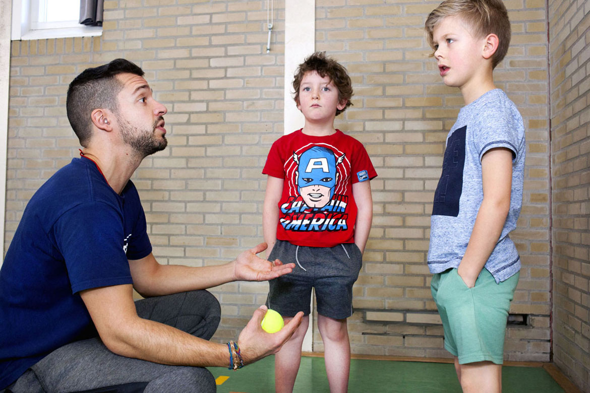 Een jaar lang op de Alan Turingschool in Amsterdam. 
Een conflict oplossen in de gymles