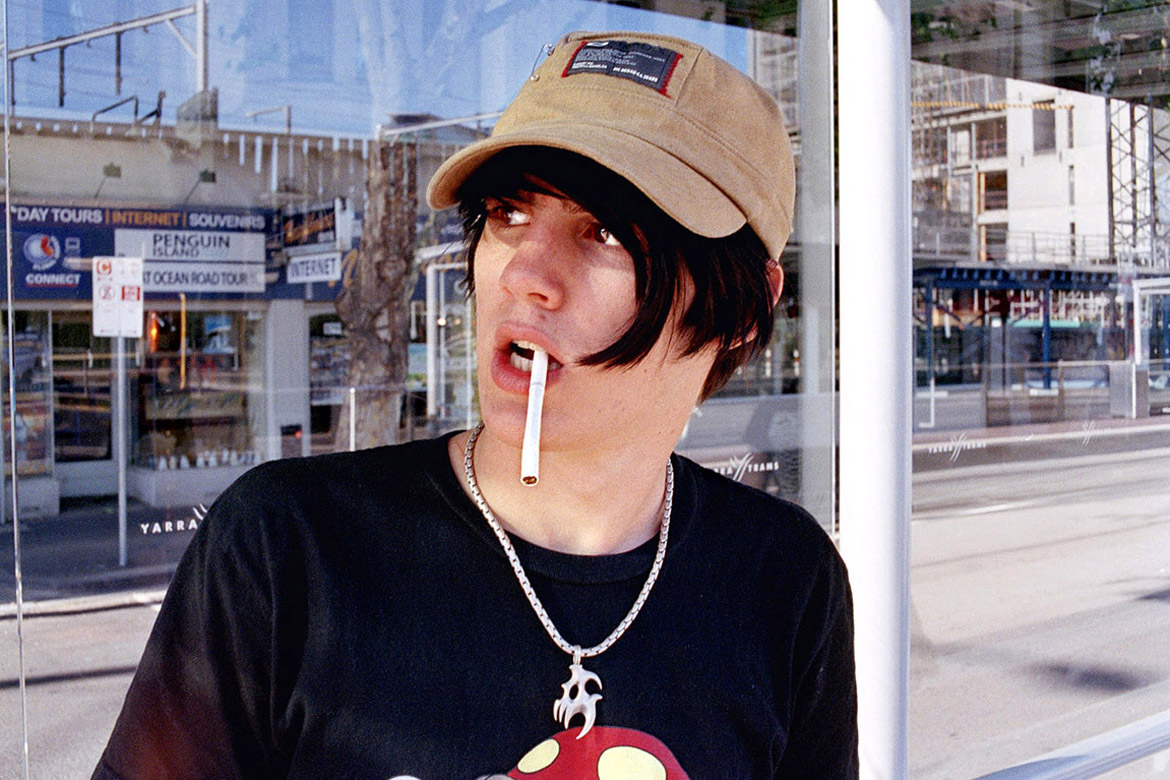 Australië, Melbourne, 10 januari 2008
Rokende jongen
foto/copyright: Martijn van de Griendt/Hollandse Hoogte
Martijn van de Griendt (1970) is a documentary photographer. Since the turn of the 1990s he has been fascinated by the  Western society he lives in, especially youth culture. His style is characterized by crisp, bright colours, but they also have a raw element and a ‘close to the skin’ feel. He has also taken photos of pop music heroes such as Eminem, Dr. Dre, Snoop Dogg, Lenny Kravitz and Alicia Keys.
His new book Smokin’ Boys Smokin’ Girls is a selection taken from his youth work. (ISBN 978 90 5330 633 8)

Martijn van de Griendt also published Hassan & Hoessein, a hard-hitting report on the lives of a set of Moroccan-Dutch twins, seen through a sympathetic lens (Mets & Schilt, 2005).