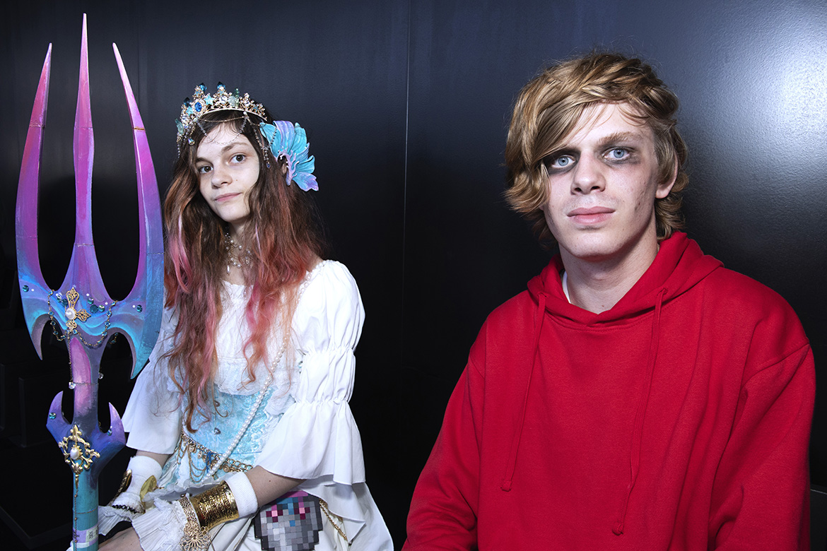 Nederland, Utrecht, 20 juni 2026

Isabel (16) en Casey (18)
Met meer dan 55.000 bezoekers per editie is Heroes Dutch Comic Con het grootste comic con-evenement van Nederland. Tijdens dit unieke event komen uiteenlopende fandoms samen en delen bezoekers hun passie met gelijkgestemden. 
(Jaarbeurs Utrecht)
foto: MARTIJN VAN DE GRIENDT / ANP